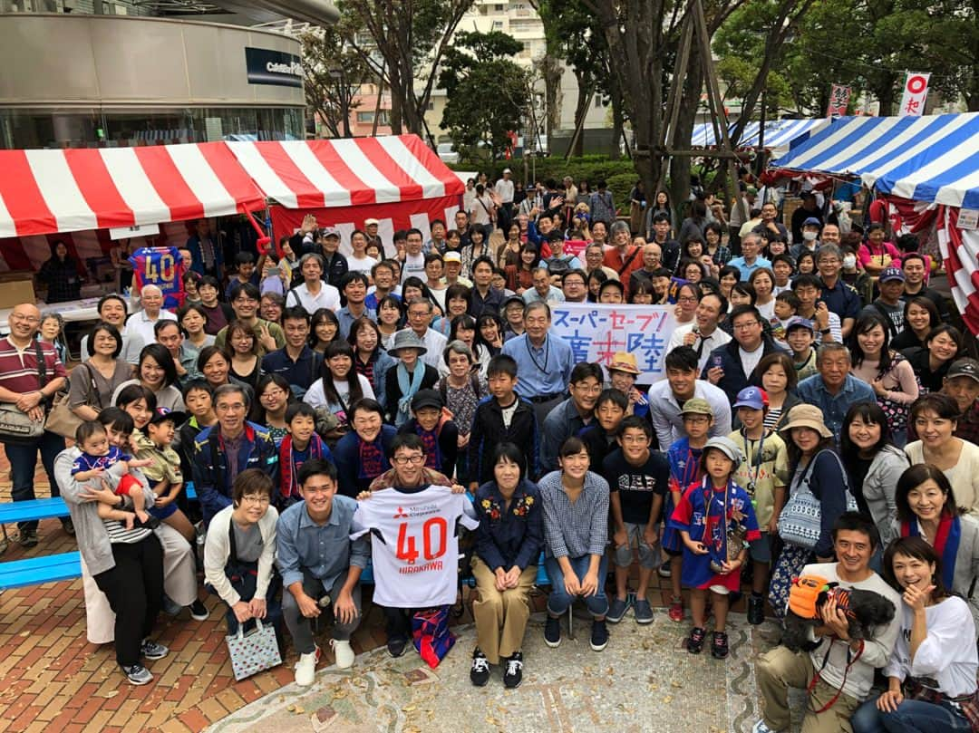 廣末陸さんのインスタグラム写真 - (廣末陸Instagram)「今日は調布市商工会まつりのイベントに怜と参加させてもらいました！ たくさんの方々に来ていただき、あたたかい声援を貰えて非常に楽しかったです😁 これからも応援宜しくお願いします👍🤲 #約束の投稿 #怜の足のサイズにびっくり #かなり小さめ #先輩にリスペクトはなし #それくらいが可愛い #fctokyo #廣末陸  #平川怜」10月8日 16時45分 - rikulovesoccer