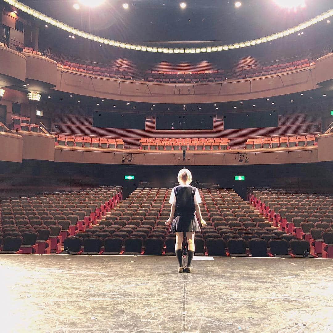 伊藤優衣さんのインスタグラム写真 - (伊藤優衣Instagram)「「家庭教師ヒットマンREBORN! the STAGE」東京、大阪全22公演が 無事に終了致しました。  東京での追加公演、 そして大千秋楽では全国の映画館にて ライブビューイングまで行われ、 本当にたくさんのお客様に観て頂く事が出来ました👏🏻✨✨ そんな大きくて長ーく、多くの方に愛されているREBORNの作品に関われた事本当に誇りに思います。 改めてご来場くださった皆様、 そしてライブビューイングをご覧下さった皆様、 本当にありがとうございました。 また京子ちゃんとして会える事を祈って…🙏🏻🙏🏻✨ #家庭教師ヒットマンreborn #家庭教師ヒットマンリボーン #リボステ #笹川京子 #伊藤優衣」10月8日 17時13分 - ito_yui0426