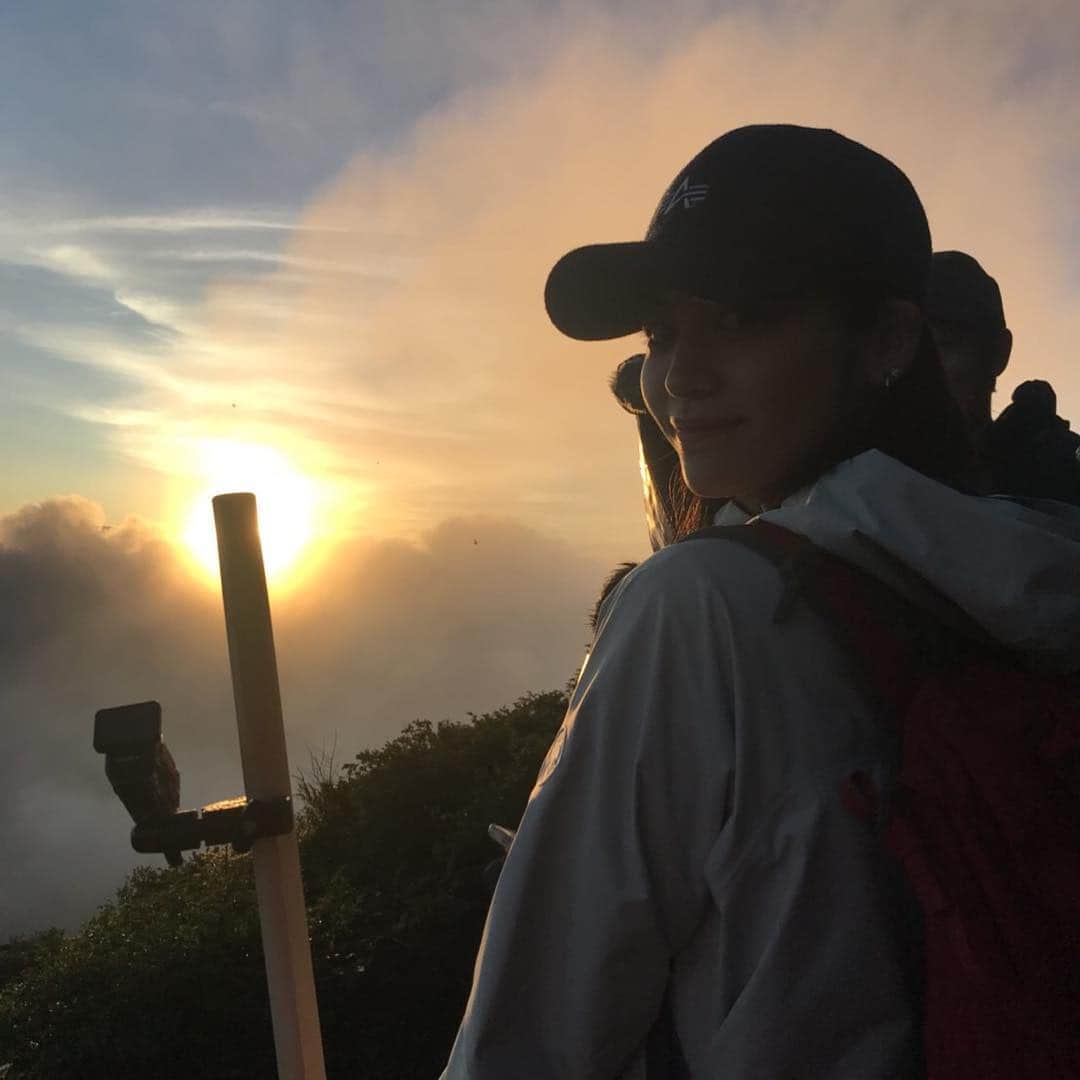 楓さんのインスタグラム写真 - (楓Instagram)「皆さんE高の感想やタグ付け投稿 ありがとうございます。 これからも11人で全力で頑張りますので 応援宜しくお願いします☺️💕 この写真は富士山で奇跡的に晴れた時に ののちゃんが撮ってくれました🌞  #全力部活E高」10月8日 17時09分 - kaede_