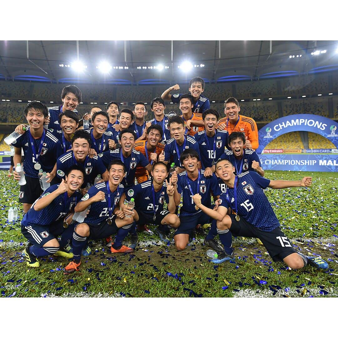 日本サッカー協会さんのインスタグラム写真 - (日本サッカー協会Instagram)「U-16日本代表は10月7日(日)、AFC U-16選手権マレーシア2018の決勝でU-16タジキスタン代表と対戦して1-0の勝利を収め、12年ぶり3度目の優勝を飾りました。  準決勝で大幅に先発メンバーを入れ替えていた日本は、この決勝に向けてもメンバーを刷新します。GKに野澤大志ブランドン選手（FC東京U-18）が抜擢され、 ・ 最終ラインには右から角昂志郎選手（FC東京U-18）、鈴木海音選手（ジュビロ磐田U-18）、半田陸選手（モンテディオ山形ユース）、中野伸哉選手（サガン鳥栖U-15）、 ・ 中盤は右から中野桂太選手（京都サンガF.C.U-18）、横川旦陽選手（湘南ベルマーレU-18）、成岡輝瑠選手（清水エスパルスユース）、三戸舜介選手（JFAアカデミー福島）、 ・ そして前線には西川潤選手（桐光学園高校）と唐山翔自選手（ガンバ大阪ユース）が入りました。 ・ 詳しい情報は、JFA.jpへ ・ AFC U-16選手権マレーシア2018 決勝：日本１ vs 0　タジキスタン ・ #jfa #daihyo #afcu16 #山田大樹 #佐々木雅士 #野澤大志ブランドン #半田陸 #角昂志郎 #鈴木海音 #石田侑資 #山田奈央 #佐古真礼 #田島詳基 #中野伸哉 #山内翔 #横川旦陽 #近藤蔵波 #成岡輝瑠 #中野桂太 #植田啓太 #三戸舜介 #中野瑠馬 #荒木遼太郎 #西川潤 #青木友佑 #唐山翔自 #森山佳郎」10月8日 17時12分 - japanfootballassociation