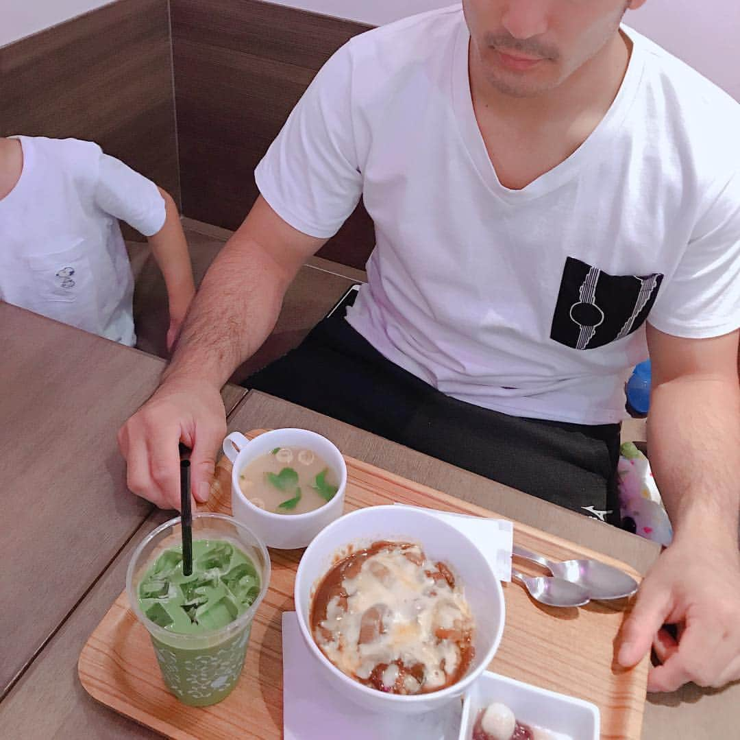 大友愛さんのインスタグラム写真 - (大友愛Instagram)「ランチ🍽  パフェも食べたょ🤪💕 #イーアスつくば #秋本family  @hiroyuki_akimoto_1.31  @shin_life0617  #父と娘 #心之介 は最近すーぐスネる🤷🏻‍♀️ #こころ はすーーぐ泣く🤷🏻‍♀️」10月8日 17時24分 - ai_dayooon