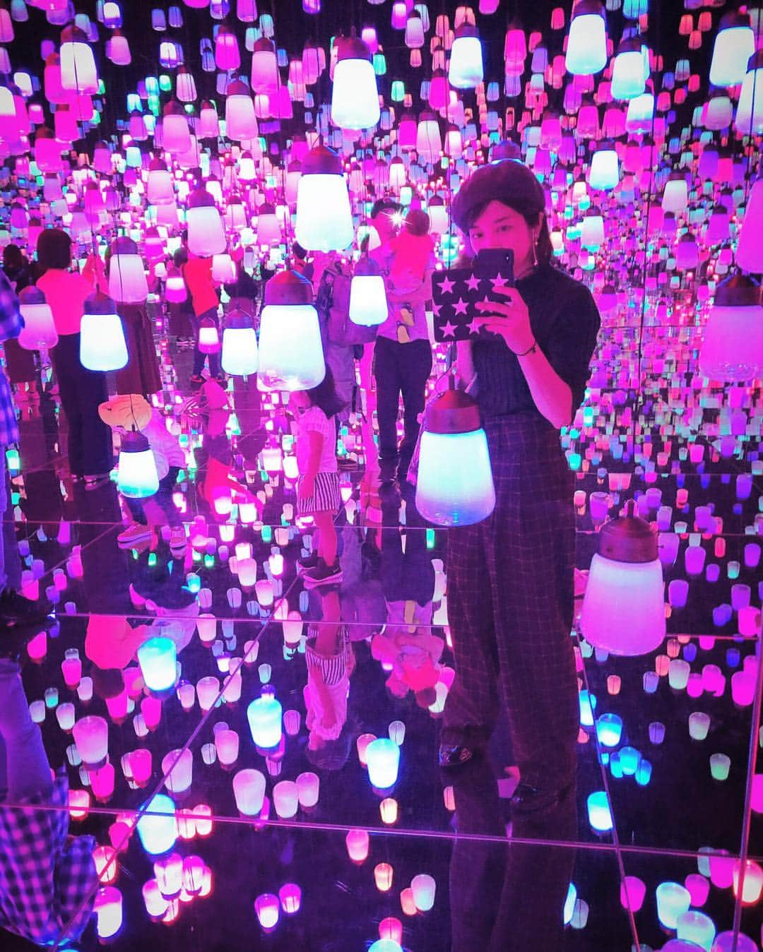 三倉佳奈さんのインスタグラム写真 - (三倉佳奈Instagram)「光と色の世界。  #teamlabo #teamlaboborderless」10月8日 18時13分 - kana_mikura0223