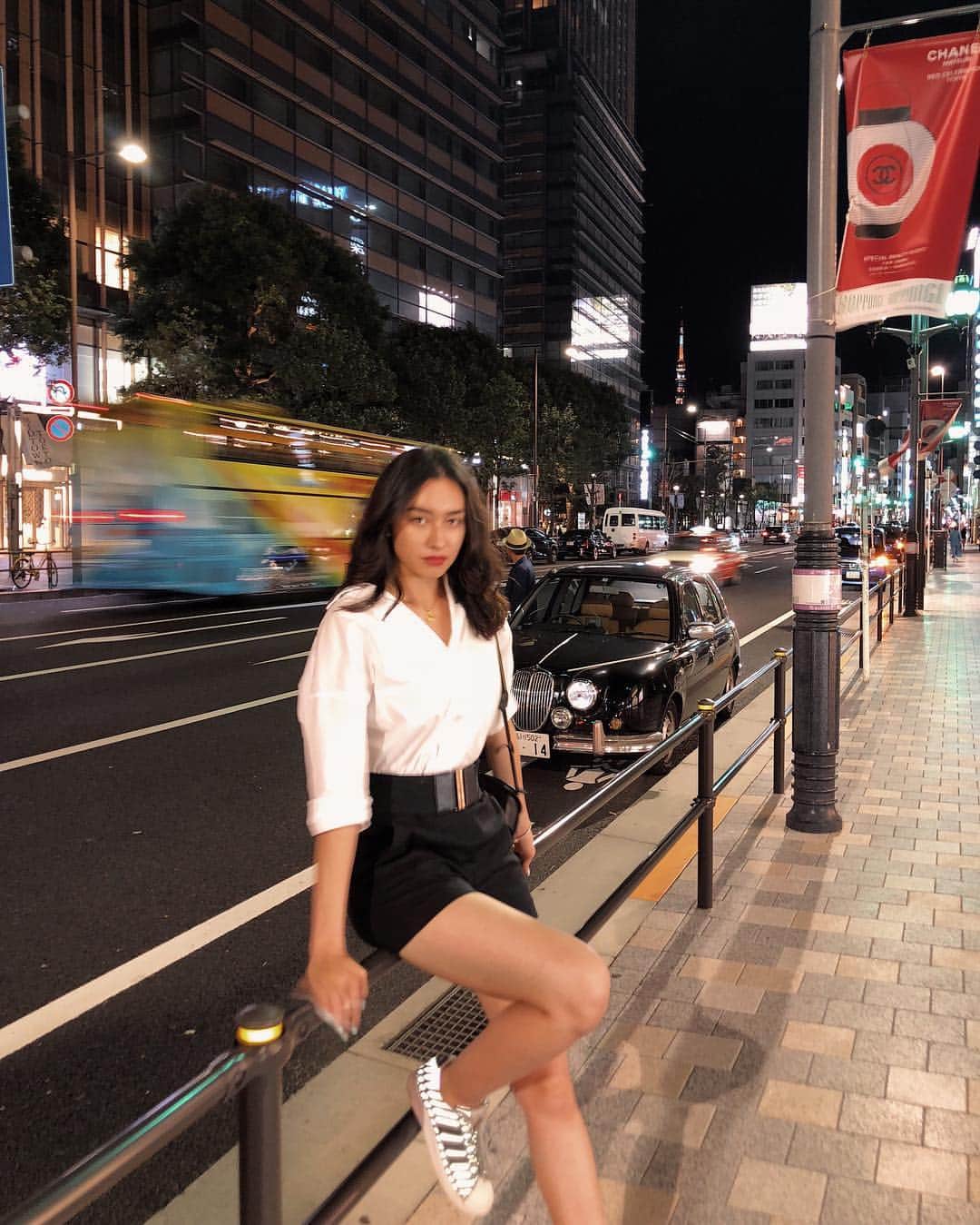 吉原クリスティーナさんのインスタグラム写真 - (吉原クリスティーナInstagram)「In the mood to ride a motorbike at night in the city full of lights🚧🚦⚠️ #nightcity#lights#tokyo#東京#ootd#outfit#style#redlips#chanelmatsuri#ファション#コーデ #chanel#fashion#model#blackandwhite#instadaily#tokyotower#fall#live#🖤」10月8日 18時27分 - christy_lv