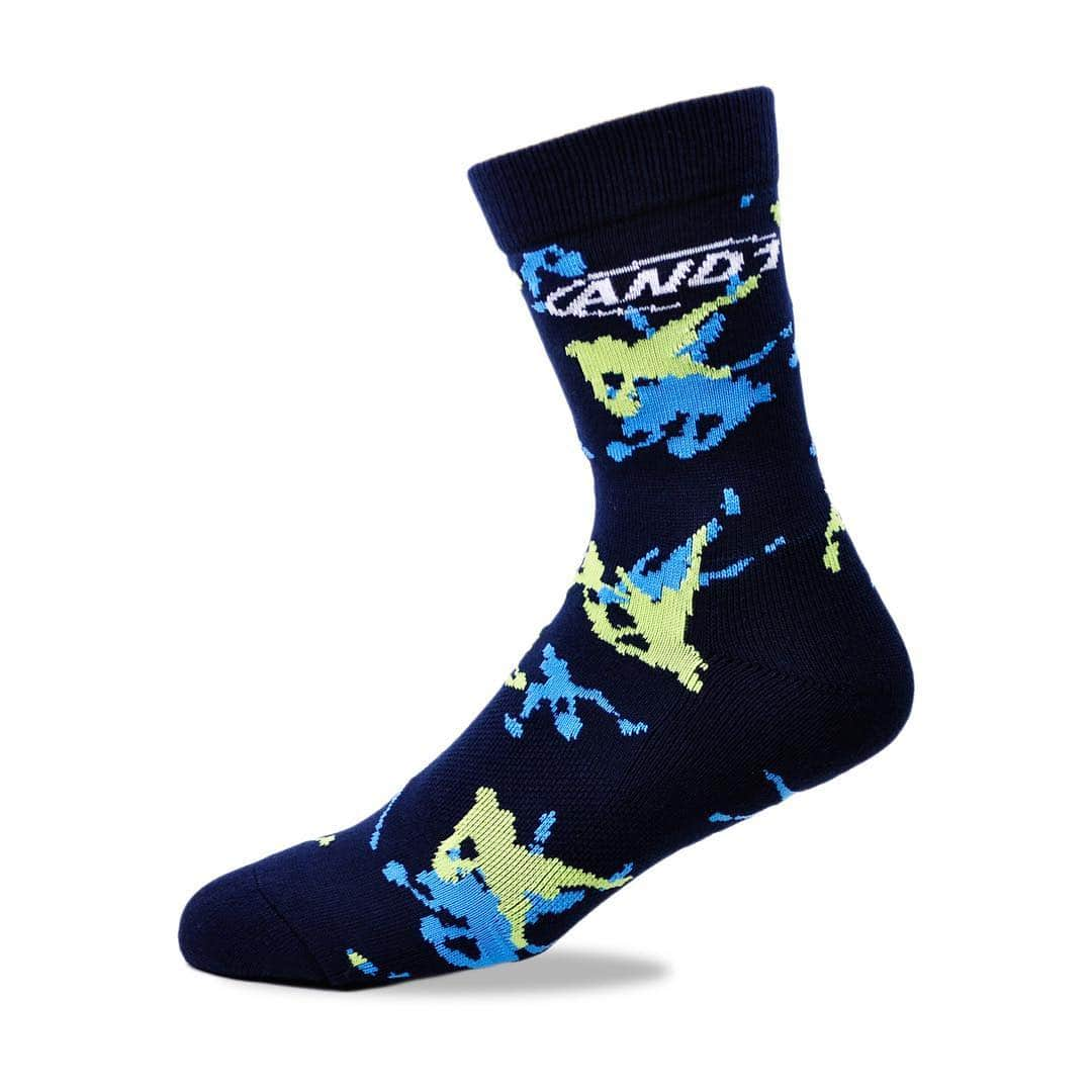 AND1 JAPANのインスタグラム：「_NEW RELEASE AND1 PLAYERCAMO CREW SOCKS _ STYLE# 01815-02,03,08 SIZE：S(23-25cm)/M(25-27cm)/L(27-29cm) COLOR：NAVY / RED / BLACK PRICE：¥1,500(+tax) _ #and1 #and1basketball #and1mixtape #streetball #basketball #and1japan #アンドワン #socks #靴下 #camouflage」