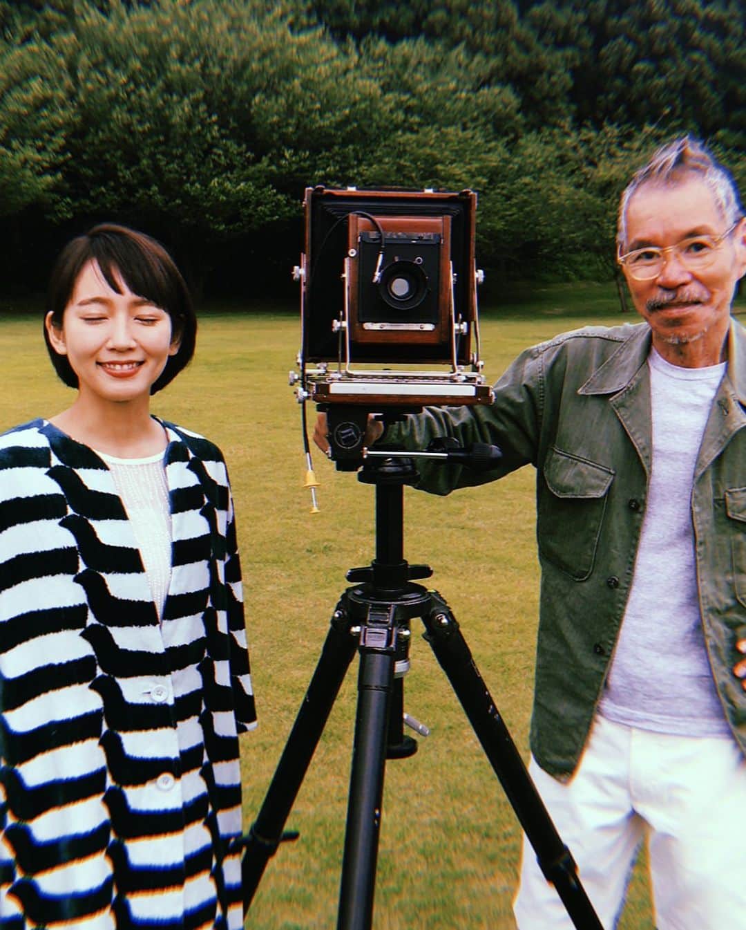吉岡里帆さんのインスタグラム写真 - (吉岡里帆Instagram)「"DIC"の新しい広告に使われたカメラが とてもレトロで貴重な子でした。  8×10 DEARDORFF  カメラ好きな人は分かるかもです。 神々しい姿でした。大事にして貰っている。」10月8日 19時18分 - riho_yoshioka