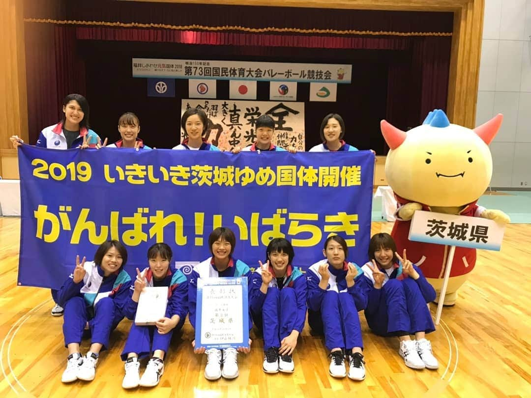 長内美和子のインスタグラム：「.  福井しあわせ元気国体🎌準優勝🥈 . 今大会はチームとしても個人としても 得るものがたくさんあり、 いい経験が出来た試合となりました！ 全員で繋いで、全員で攻めて、 笑って、楽しく、リヴァーレらしく 明るく試合出来たと思います☺ 結果は悔しいですが、 リーグに向けて修正し、 残りの練習頑張ります☆☆☆ . たくさんの応援ありがとうございました🙇‼ これからもよろしくお願いします👮👮👮 . #2018 #福井しあわせ元気国体 #あわら温泉 #はぴりゅうポーズ  #2019 #来年はいきいき茨城ゆめ国体  #応援よろしくお願いします📣」