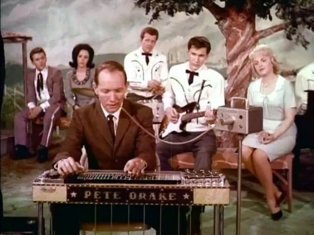 Chay Suedeのインスタグラム：「bom dia :'( #Repost @dusttodigital ・・・ Remembering steel guitar pioneer Pete Drake, born on this day in 1932 in Augusta, Georgia.」