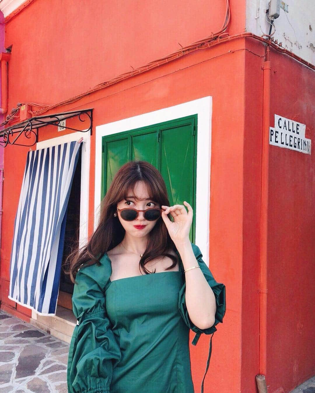 小嶋陽菜さんのインスタグラム写真 - (小嶋陽菜Instagram)「🌈🌈🌈🧡 #burano #venice  #🇮🇹」10月8日 22時46分 - nyanchan22