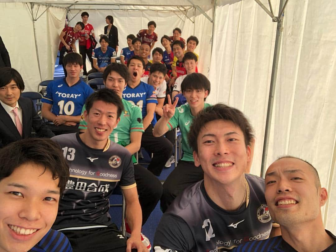 高松卓矢さんのインスタグラム写真 - (高松卓矢Instagram)「記者会見前( ^ω^ ) #Vリーガー #Vリーグ記者会見 #10月の暑さではない #たかまつり」10月9日 14時22分 - takamatsuri12