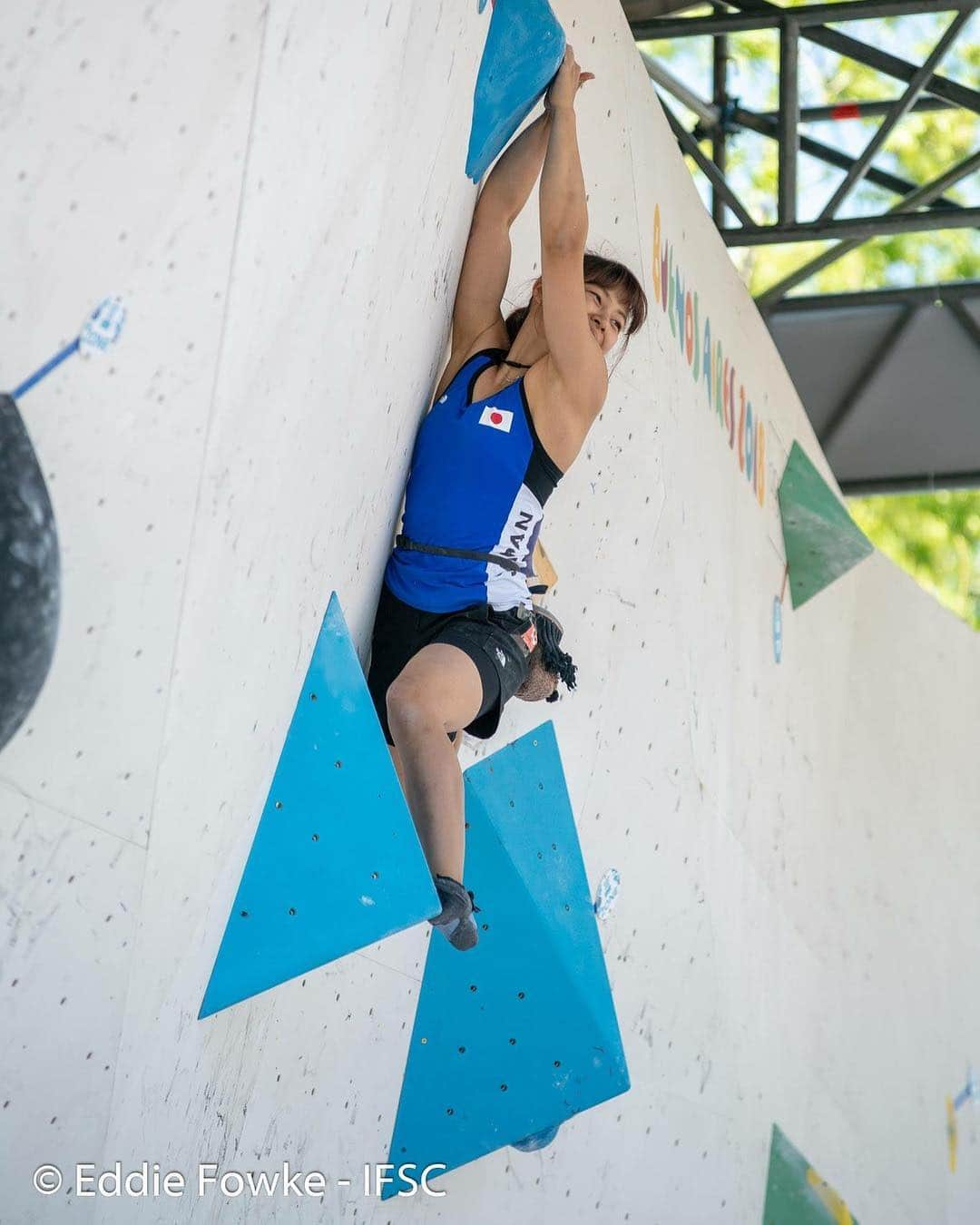 中村真緒さんのインスタグラム写真 - (中村真緒Instagram)「I wanna have fun tomorrow's final😏😏 @youtholympics 🧗‍♀️ ・ ・ ・ 📸by @thecircuitclimbing @yoppy_insta ・ ・ #がんばれニッポン #climbing #bouldering #クライミング #ボルダリング #tenaya #addfriction」10月9日 8時35分 - mao___nakamura