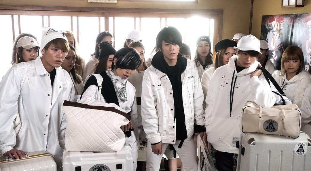 佐藤寛太のインスタグラム：「出たなSMG！ 慰安旅行とか、福利厚生が しっかりしてる！ #ラスカルズで働きたい #女の子いっぱい #いいな」