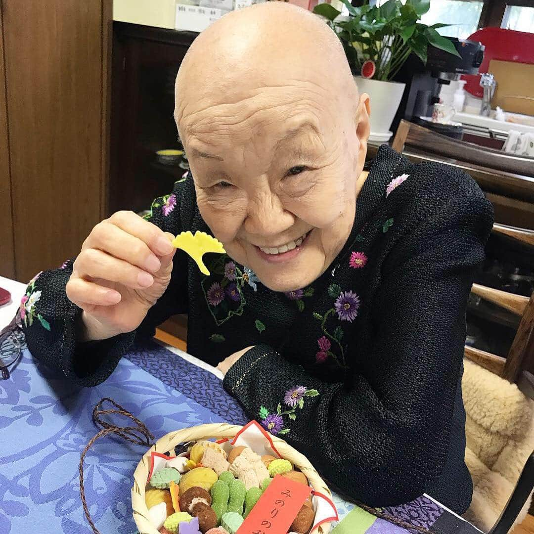 瀬戸内寂聴さんのインスタグラム写真 - (瀬戸内寂聴Instagram)「秋ですね🍠. . 素敵なお菓子をいただきました。. . . #インスタ29回目 #瀬戸内寂聴 #食欲の秋」10月9日 10時24分 - jakucho_setouchi