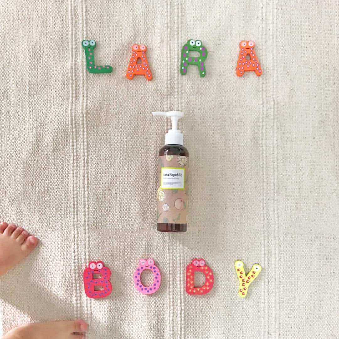 Lara Republic(ララリパブリック) のインスタグラム：「【Lara care】 朝起きてから就寝前まで、いつでも使えるボディクリーム。 無添加・高保湿でベタつかないので、ご家族みんなで安心してご使用いただけます🌻 季節の変わり目の肌をしっかりケアしていこう。 ⠀⠀ #LaraRepublic #ララリパブリック @lara_republic」