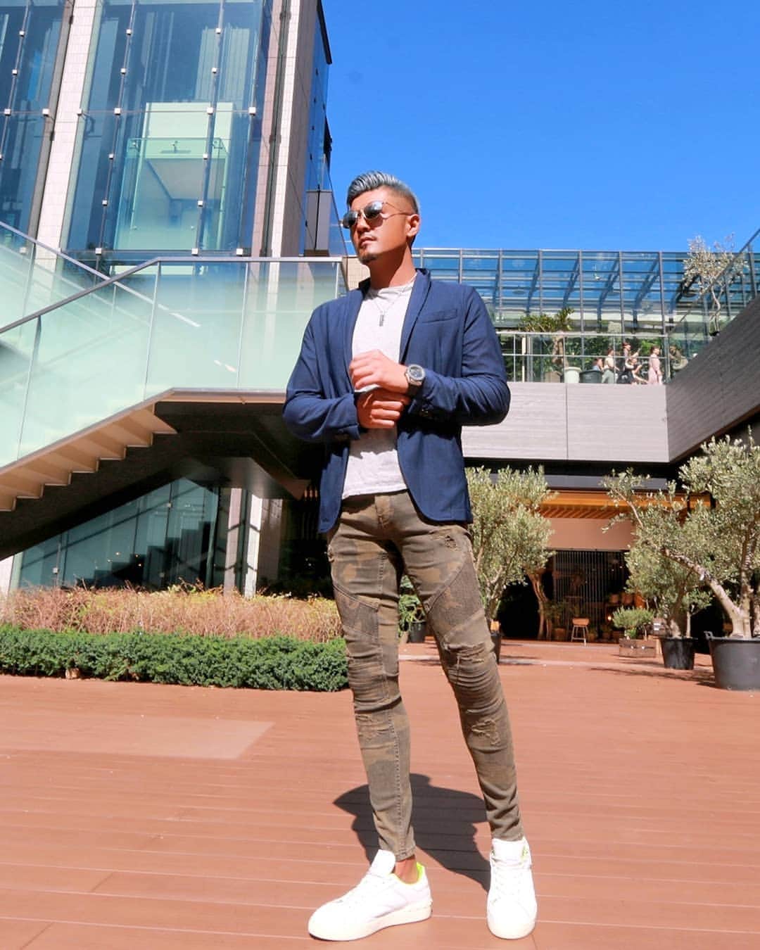 Naoki Kiriiのインスタグラム：「. ootd ネイビー  グレー カーキ . #ootd #jacketstyle」
