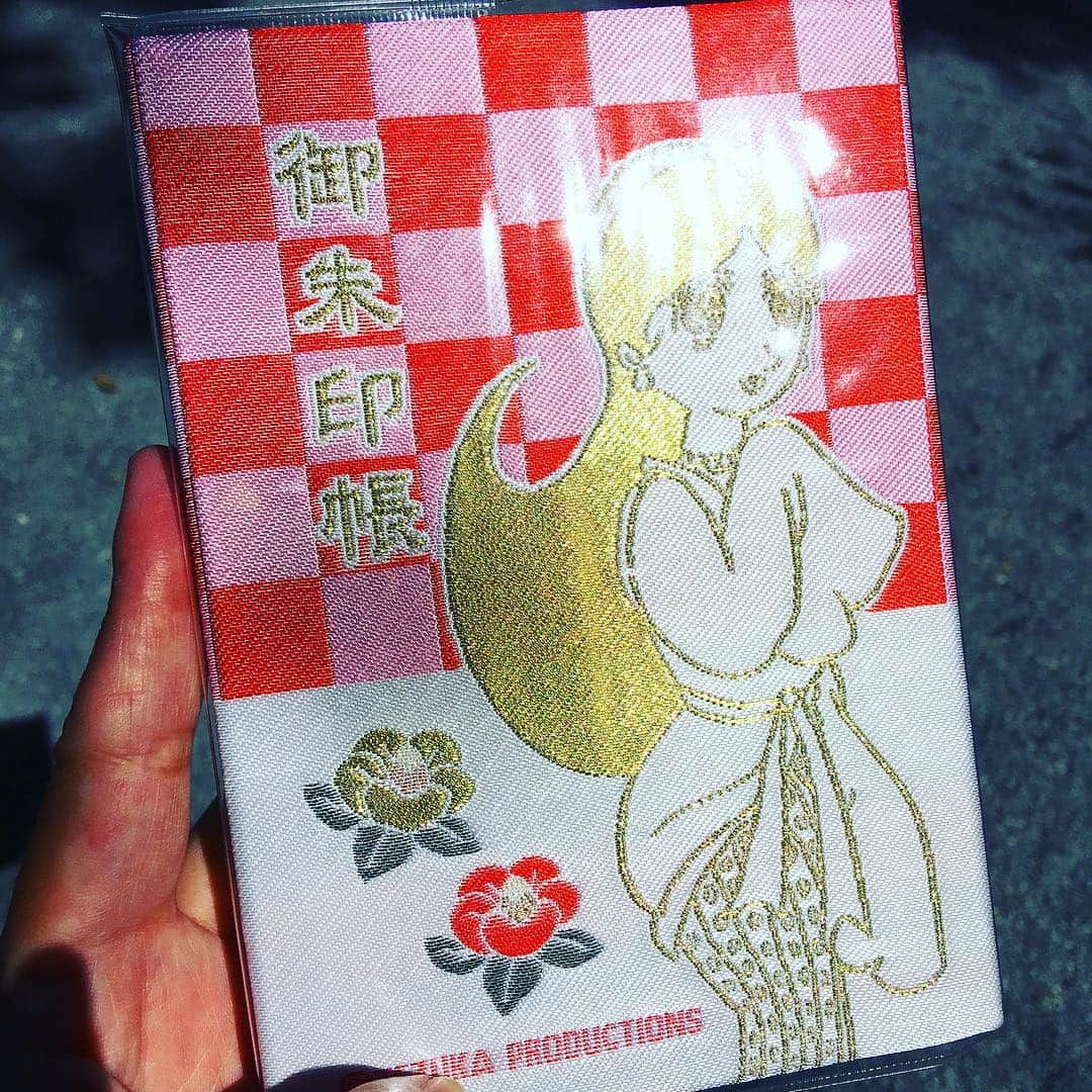 伊藤三巳華のインスタグラム：「お目当ての椿大神社の御朱印帳。⠀ ここの御朱印帳は手塚治虫デザインがあるのです。😊⠀ ⠀ #椿大神社」