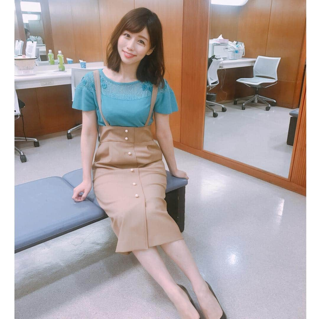 伊藤京子さんのインスタグラム写真 - (伊藤京子Instagram)「. 明日もはやドキ！(4:00〜5:25) よろしくお願いします☺️💕 . #いつかの載せ忘れ衣装#伊藤京子 #今日は母の誕生日#電話をしたら父に私の分のケーキまで買ってもらったと嬉しそうに話す母#二個食べられて良かったねぇ#夕食は父が母にステーキを焼くそうでこれまたニコニコな母#いつも無邪気な母です😂☺️」10月9日 18時03分 - kyoko_ito1128