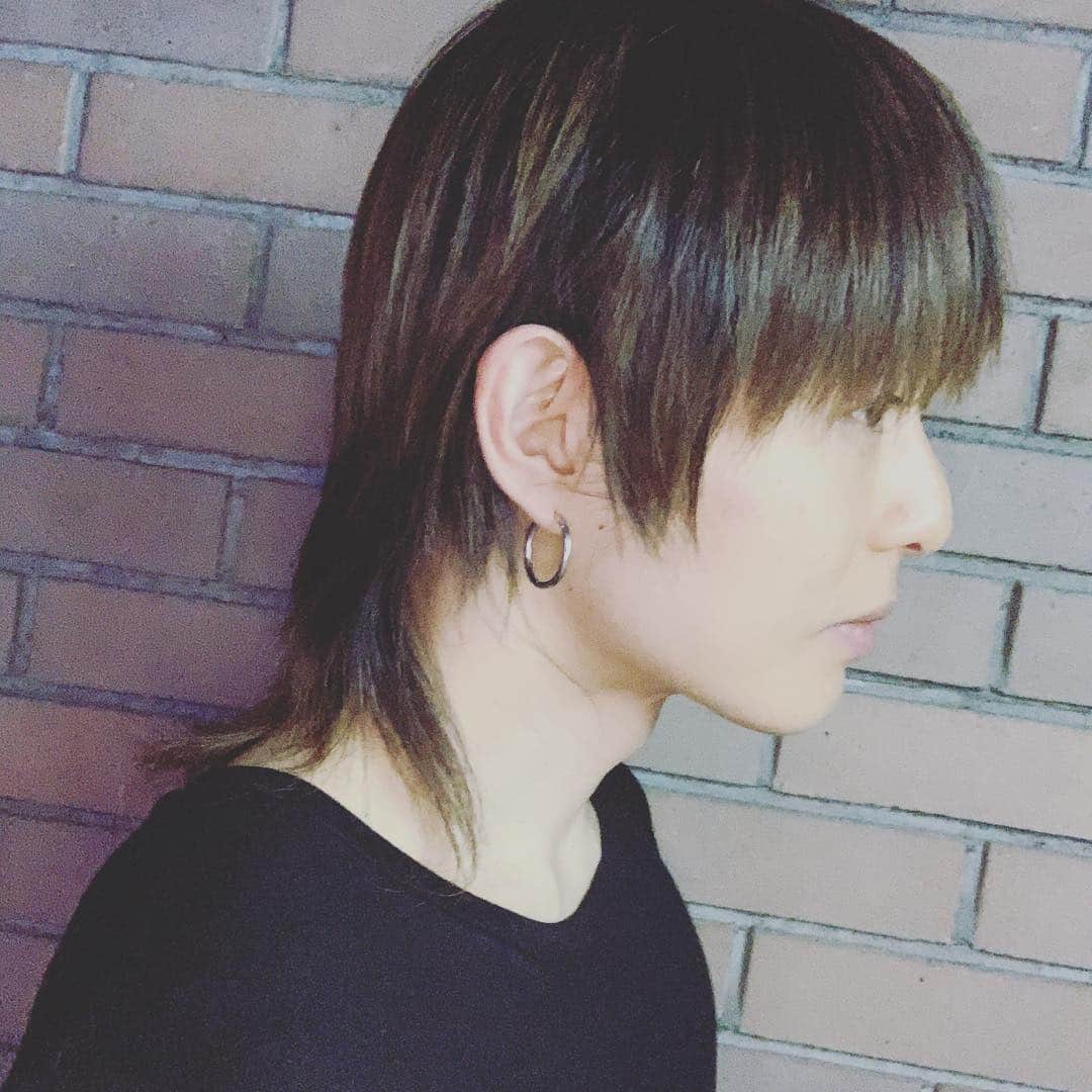 荒木宏文さんのインスタグラム写真 - (荒木宏文Instagram)「髪を耳にかける #マイブーム」10月9日 18時11分 - araki_hiro0614