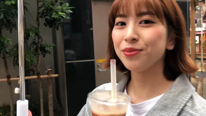福田麻貴のインスタグラム：「. . 雨のデートなんだぜ？ . . 俺が買ってやったタピオカ、うめーってさ。 . . まじタピオカなんだけど。 . . 見えてねーけど相合傘なんだぜ？ . . んな経験、ある？ . . @shiyooori」