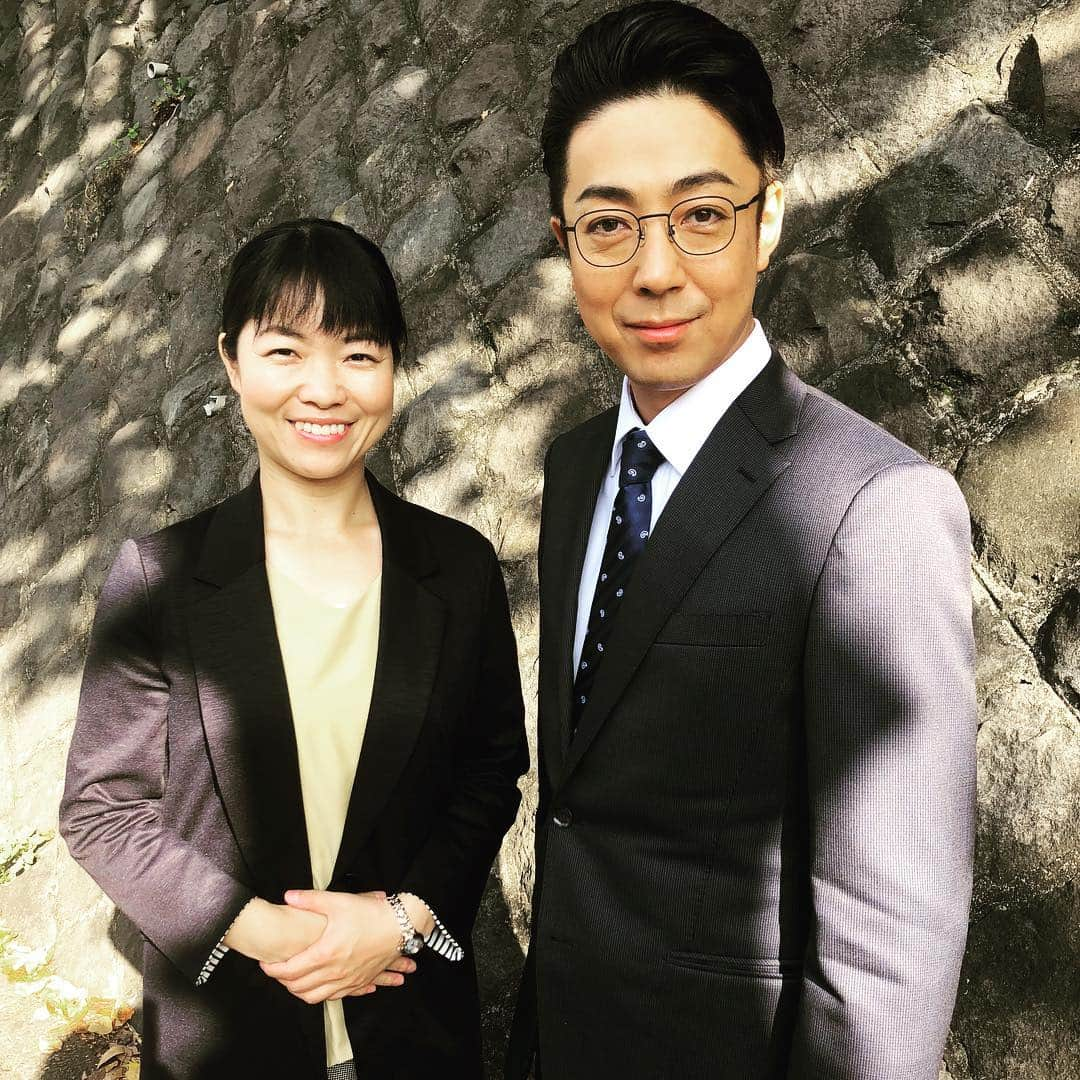 イモトアヤコさんのインスタグラム写真 - (イモトアヤコInstagram)「・ #ただいまJAPAN #尾上菊之助さんと #下町ロケット撮影しております #いつも菊之助さんの溢れる思いやりに感動しております。 #ギアゴースト社長 #いよいよあと4日 @onoekikunosuke」10月10日 10時18分 - imotodesse