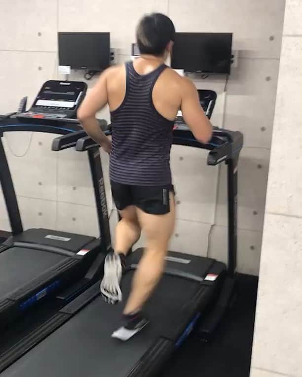 鈴木博昭のインスタグラム：「‪今週は火曜日にカリスフィットでパーソナルトレーニングッ‼︎‬ ‪とにかく強化強化してきたので今週からは研ぎ澄ます。‬ ‪この後のメニューで吐くか否かの狭間までいってヤバかったけどそれを求めてきてるからヨシ🎶‬ ‪今日もありがとうッ‼︎‬ ‪#charisfit  #パーソナルトレーニング  #鈴木博昭」