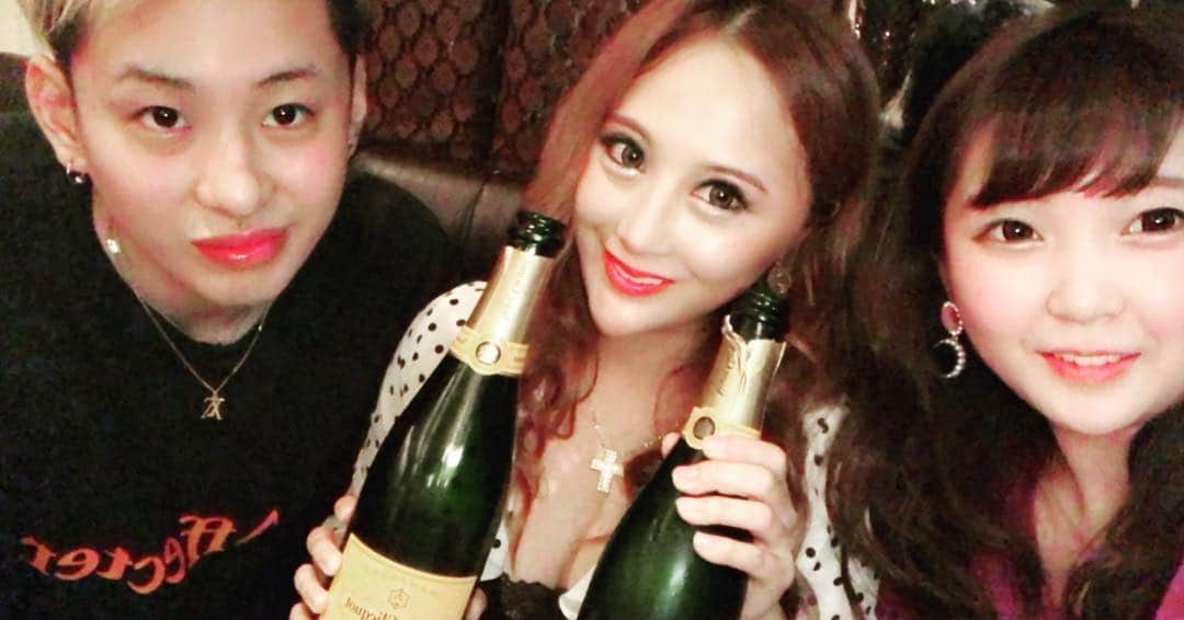 リアラさんのインスタグラム写真 - (リアラInstagram)「禁酒解禁して一発目からシャンパンコカレロ酔いました🍾 レペゼン地球脇くんと3月にMV撮影に参加させてもらって以来お会いしました✨ like a babyって曲に出ています♪ #レペゼン地球#レペゼン#dj脇みんなでワイワイ#飲みすぎて2時間後には運ばれました#歌舞伎町#新宿#キャバ嬢#キャバクラ#youtuber#youtube#シャンパン」10月10日 4時43分 - riaranyan