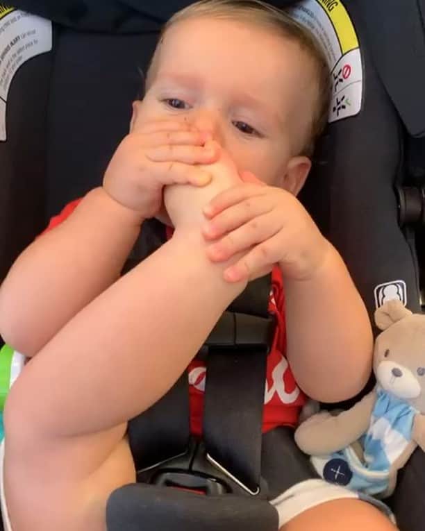 アントニオ・ノチェリーノのインスタグラム：「😂😂Mattia dici mamma e lui papà papà papà 😂😂😂😂」