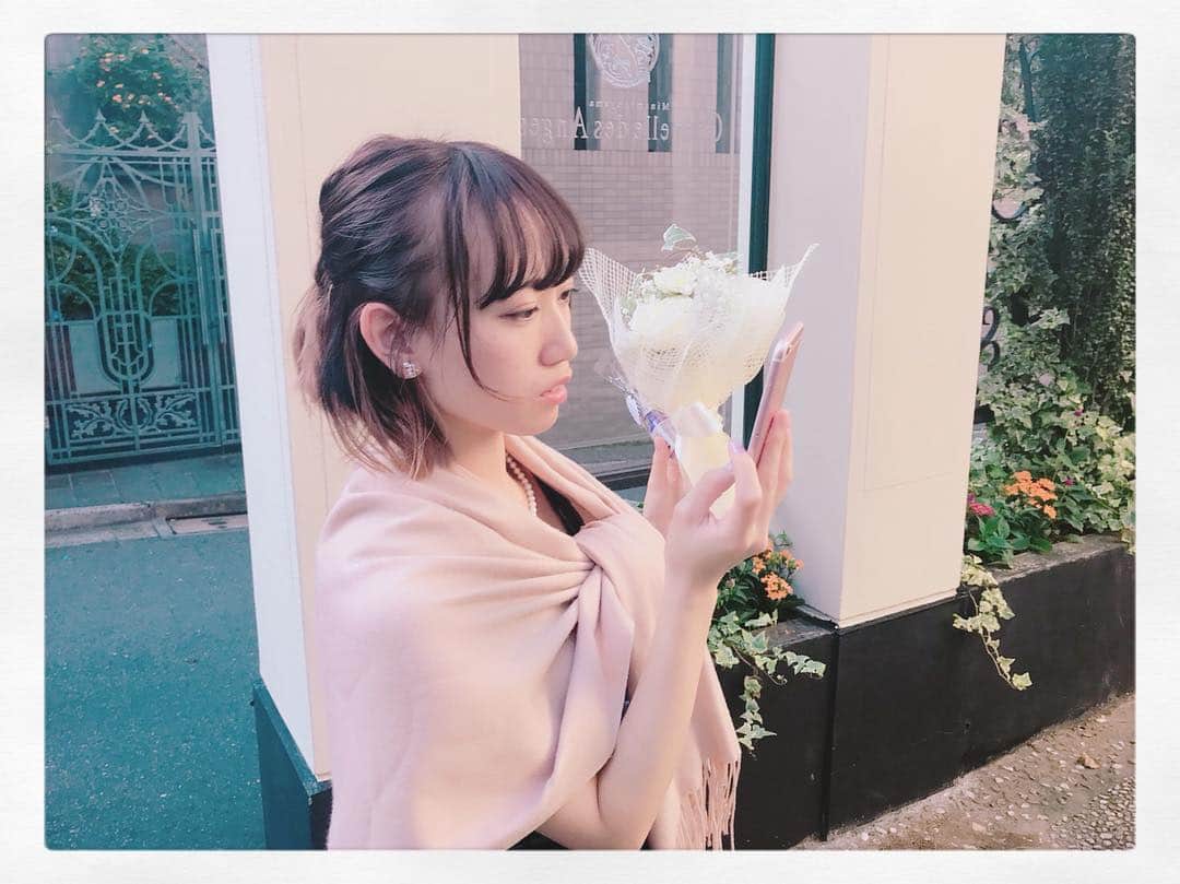 自見彩のインスタグラム：「子供の頃からずっと 何かに気をとられると 口があいてしまう病🐻」