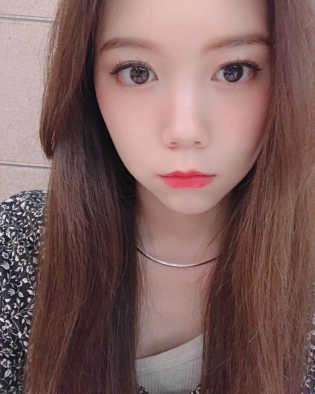 千田麻実のインスタグラム：「. .  最近ずっと #0号 の稽古で postするネタがございません すみませんヽ(´o｀； .  カメラロール遡ってみました。 韓国人のような写りだなぁ 明日からもお稽古がんばります🙋🏼‍♂️、 .  #舞台稽古 #舞台 #観に来て欲しいなぁ  #セルフィ #写真はイメージです」