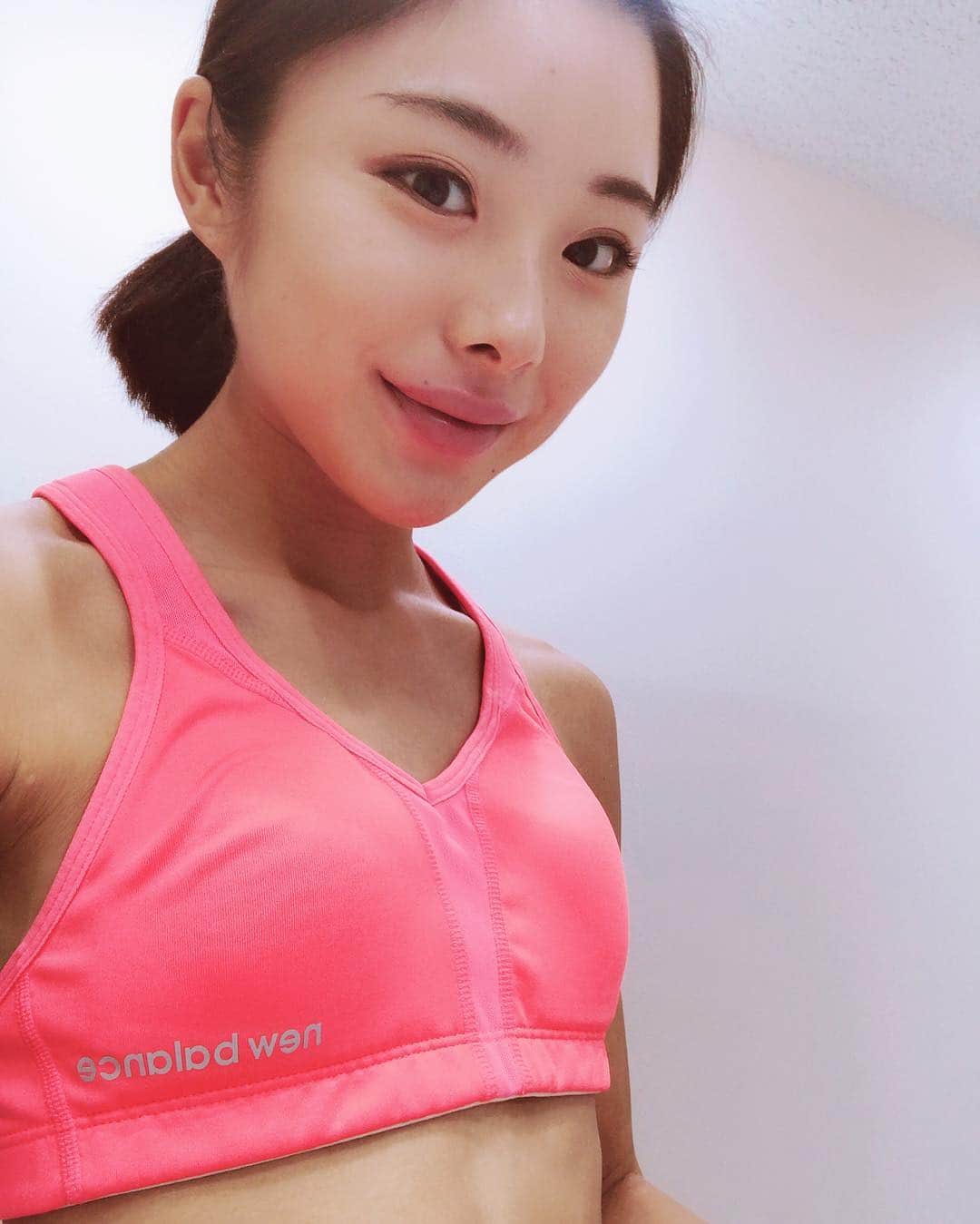 のインスタグラム：「. GYM👍 体幹鍛えるよ❗️」