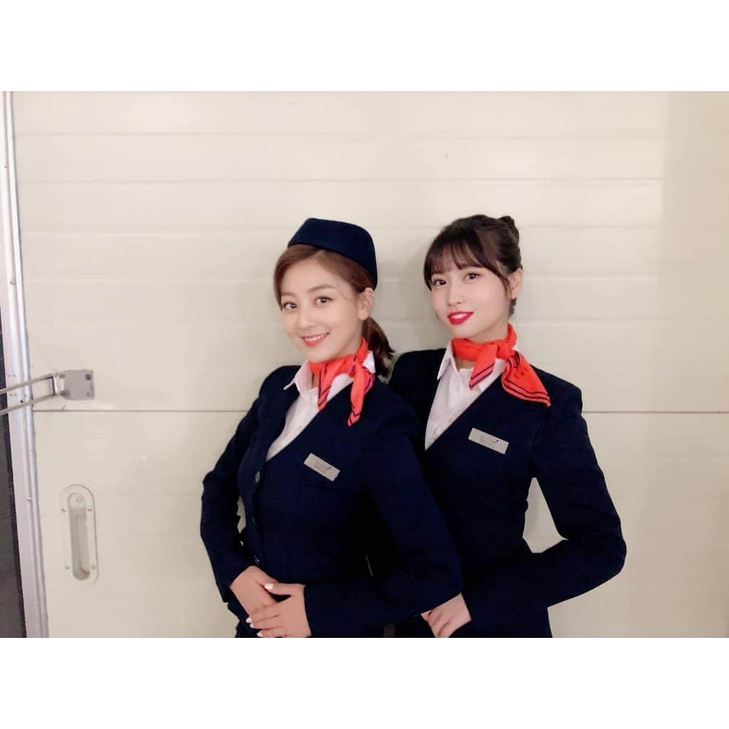 TWICEさんのインスタグラム写真 - (TWICEInstagram)「#트와이스승무원🌹 #트와이스공항✈ #twiceairport🌍 #2019시즌그리팅🍑」10月10日 14時52分 - twicetagram