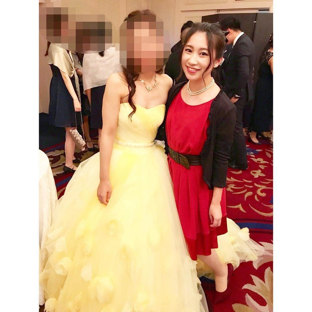 加藤一華さんのインスタグラム写真 - (加藤一華Instagram)「. 大大大好きな中学時代の親友の 結婚式に出席してきました👰🤵💒 . 出会って12年の仲…😳✨ そんな親友が、私の身近な結婚第１号に💍 . こんな素敵な晴れ姿を、大人になった今、 側で見守る事ができるなんて誰が想像しただろう？ 幸せいっぱいの１日でした(*´ω｀*) 初めて参加する友人の結婚式が親友でよかったなぁ☺️💕 同級生たちと、みんなでウルウル😭 ほんとキレイだったなぁぁああ！😂 . 縁ってどこでどう繋がるか分からないけど、 きっと始まりは些細なきっかけで。 今では本当に信頼できる大親友。 仲良くなれて本当によかったと心から思う☺️ 一生続く縁ってどこにあるか分からない！ 出会いって本当にステキ。 . 末永くお幸せにね♡｡ﾟ(ﾟ ˆ o ˆ ﾟ)ﾟ｡ . #結婚式 #結婚式コーデ #marriage #wedding #dress #happywedding #happy #friend #me」10月10日 17時56分 - ichika_kato