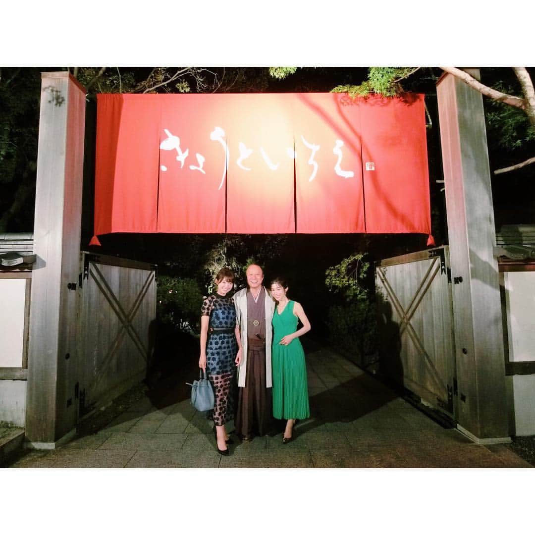 的場絢香さんのインスタグラム写真 - (的場絢香Instagram)「#20181003﻿ ﻿ きょうといちえ。(@kyotoichie_official )﻿ ﻿ タカミブライダルさん主催のイベントに﻿ 今年もお招きいただきました。﻿ ﻿ 将軍塚から眺める夜景を楽しんだ後は、﻿ 音と光のパフォーマンス。﻿ 今回は沖仁さんのフラメンコギターと﻿ 狂言師の茂山逸平さんのコラボ！﻿ 素晴らしいステージに圧倒されました。﻿ ﻿ パワー溢れるタカミブライダルの高見社長。﻿ ﻿ 去年きょうといちえでお会いした﻿ 涼子さんとも1年ぶりの再会でした♩﻿ ﻿ 最高のおもてなしを﻿ ありがとうございました❤︎ ____________________________ #マトバ旅 #京都 #kyoto #きょうといちえ #タカミブライダル #将軍塚 #将軍塚青龍殿 #フラメンコギター #沖仁 さん #狂言 #茂山逸平 さん #素晴らしかったです」10月10日 21時52分 - ayaka_matoba