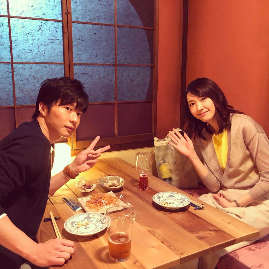 日本テレビ「獣になれない私たち」のインスタグラム：「後1時間🍺 #新垣結衣 #田中圭 #獣になれない私たち #けもなれ」