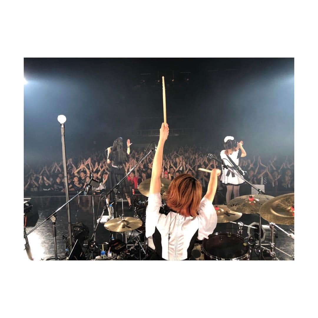 廣瀬茜さんのインスタグラム写真 - (廣瀬茜Instagram)「‪🥁10月10日はドラムの日🥁 . BAND-MAIDに出逢ってから、私のドラムに対する愛が年々増しています。‬ . ‪最高のメンバーの後ろでドラムが叩けて幸せです。‬ . 全世界の人達に「BAND-MAIDってカッコ良い！！」って思ってもらえるように、私がしっかり土台を作って支えてみせる🌎💪🔥 . そして私のドラムを聴いてくれる人・観てくれる人達みんなを笑顔にしちゃうドラマーになりたい◟̊◞̊★ . これからもよろしくお願いします！！！！ . #ドラムの日 #10月10日」10月10日 22時17分 - akane_bandmaid