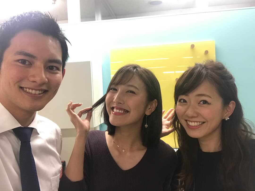 内田嶺衣奈さんのインスタグラム写真 - (内田嶺衣奈Instagram)「小澤アナ、髪をバッサリ切りました💇♡ 似合う！かわいい！ お気に入りです💓←私が。笑  ロング内田、ボブ小澤、ショート大川☺︎ 髪型をあまり変えたことがないので、 いつか私もバッサリイメチェンしてみたいです☺️ #ロング #ボブ #ショート」10月10日 22時37分 - reina.uchida