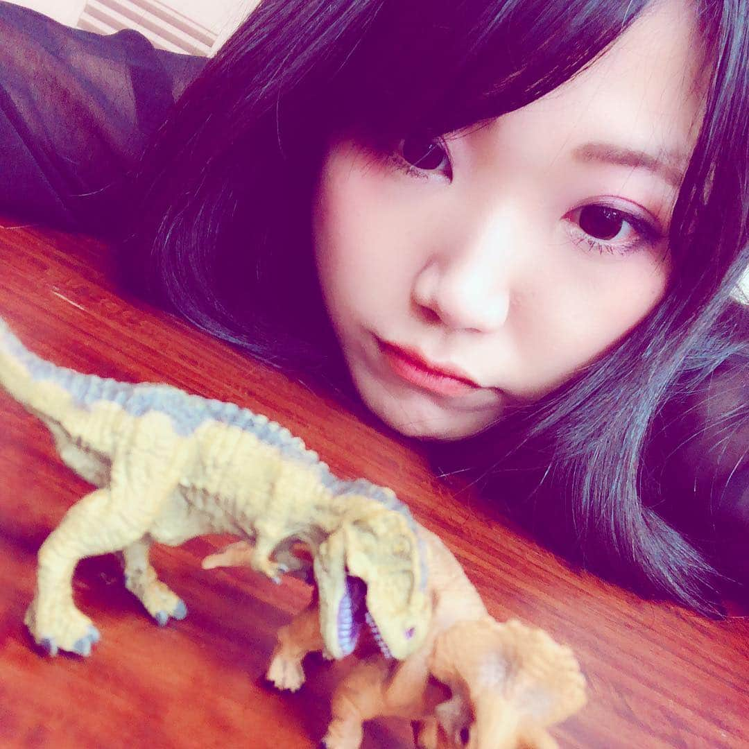 伊石真由さんのインスタグラム写真 - (伊石真由Instagram)「がぅがぅ🦖  #恐竜 #フィギュア #役者 #声優 #instaphoto #japanese #actress #voiceactor #yokohama #instagood #instafollow #happy #selfie」10月11日 0時10分 - mayu_iseki_