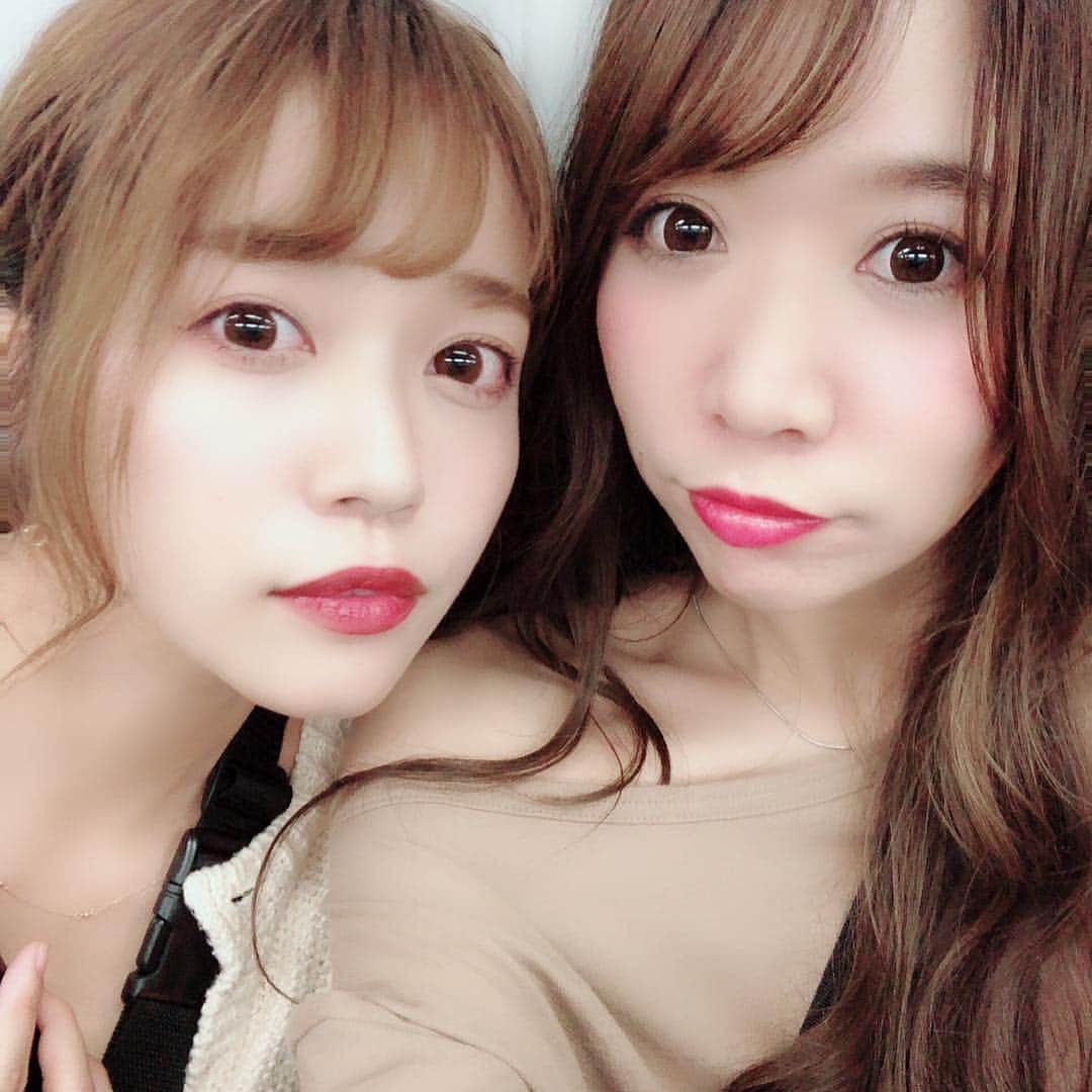 長嶋りあんのインスタグラム：「🇰🇷のSUNNY見た次の日に無理矢理おしの誘って🇯🇵のSUNNY見てきた☺︎☺︎☺︎ 内容一緒だったけどやっぱ🇯🇵版の方が好き . . 盛れ方えぐかったから載せる🧟‍♀️ . #SUNNY #ルーズソックス #履きたい #コスプレ制服ディズニーしたい #もちろんルーズで #出来ればスクバも」