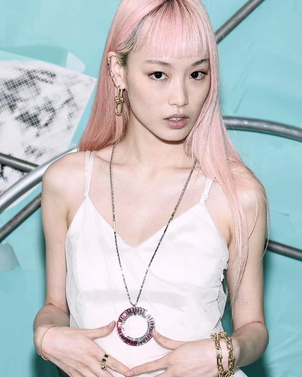 フェルナンダ・リーのインスタグラム：「Last night with @TiffanyandCo and @YukaMannami #TiffanyBlueBook #kikilala」