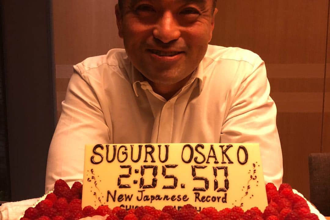 大迫傑さんのインスタグラム写真 - (大迫傑Instagram)「帰国後色々と取材して頂きました！ その後食事でケーキのサプライズ！ありがとうございます！！ #帰国 #日本 #東京 #tokyo #japan #nike #厚さ速さだ #捕まえた」10月11日 6時53分 - suguru_osako