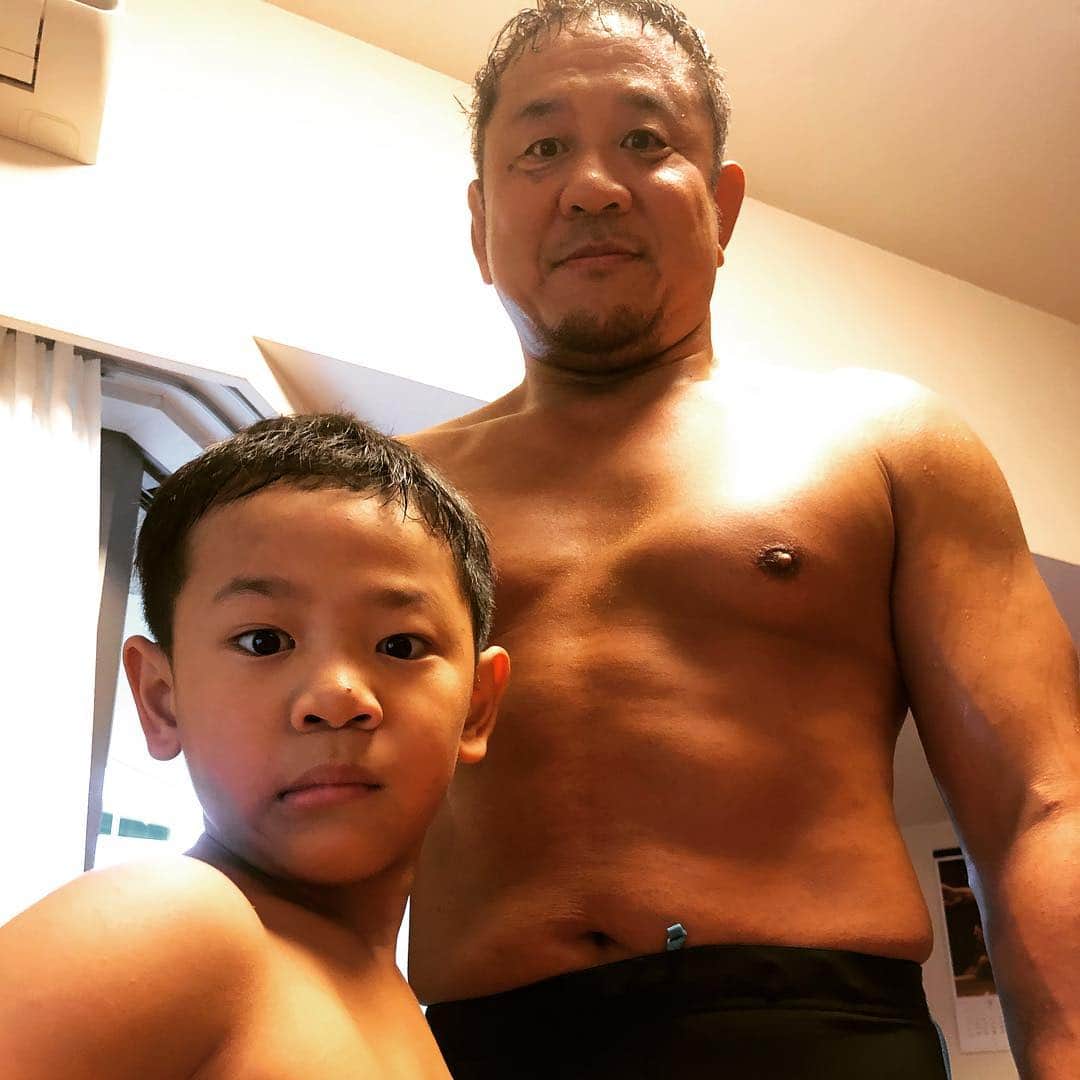 永田裕志さんのインスタグラム写真 - (永田裕志Instagram)「おはようございますゼァ。今朝は曇り空で涼しい天気の中、息子と朝練習しました。以前より少し走るのが速くなった気がしましたね。子供だけでなく、私も成長しているのかな(笑)？今日も頑張りますゼァ。」10月11日 7時59分 - yuji_nagata