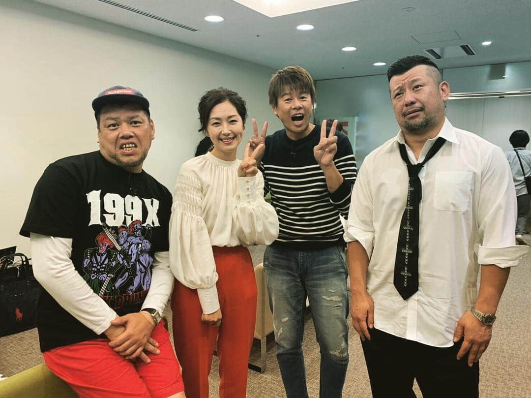 笛木優子のインスタグラム：「昨日、ある収録にて。 ついにごちゃまぜ水曜日の皆さんとお会いできました〜〜📻 何年ぶりだろう。。。 嬉しかったーーー‼️ 西川さん、スナオさん、まこっちゃん、みゃおちゃんも元気かなー会いたいです🤩  あのラジオ聞いてくれてた方いますか〜？？ なんとかワンワン王国という私のコーナーもあったんですよ笑🎶 懐かしいですー😂  皆さん全然変わっておらず、素敵でした(o^^o)  #MBSラジオ #ごちゃ水 #ケンドーコバヤシ さん #野性爆弾 さん #くっきーさん #ロッシー さん」