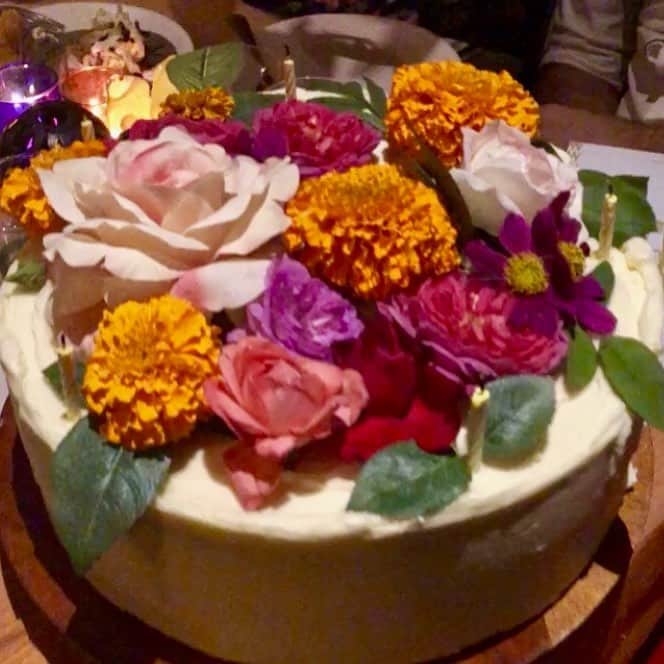 ジョディ・リン・オキーフさんのインスタグラム写真 - (ジョディ・リン・オキーフInstagram)「I’m not a gal who likes surprises. Except when it’s a surprise birthday cake from @valerieconfctns Val, this was the most beautiful delicious cake ever. Thank you so much.」10月11日 11時07分 - jodilok