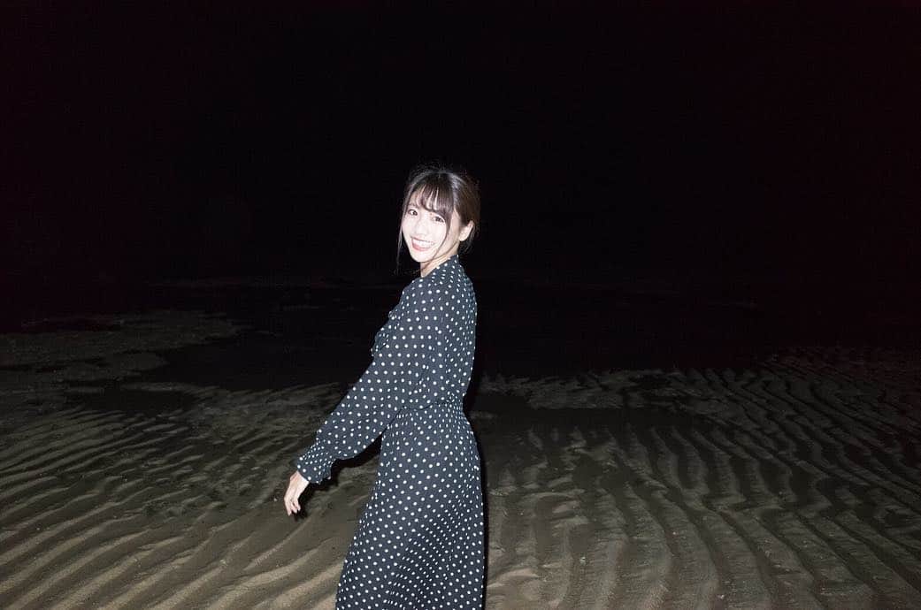 志田友美（ゆうみん）さんのインスタグラム写真 - (志田友美（ゆうみん）Instagram)「奄美大島にて、みんなでご飯食べた後夜空を見に。 星いっぱいだったし、流れ星3回くらい見れた🤭⭐ 素敵なスタッフさんと楽しい幸せな撮影でした✨ またご一緒したいな。 photo by @motohiko_hasui  #amami #amamioshima #summer #beach #nightview #nightsky #star #shootingstar #scenery #photo #japan #japanesegirl #instagood #instadaily」10月11日 23時44分 - yuumi_shida