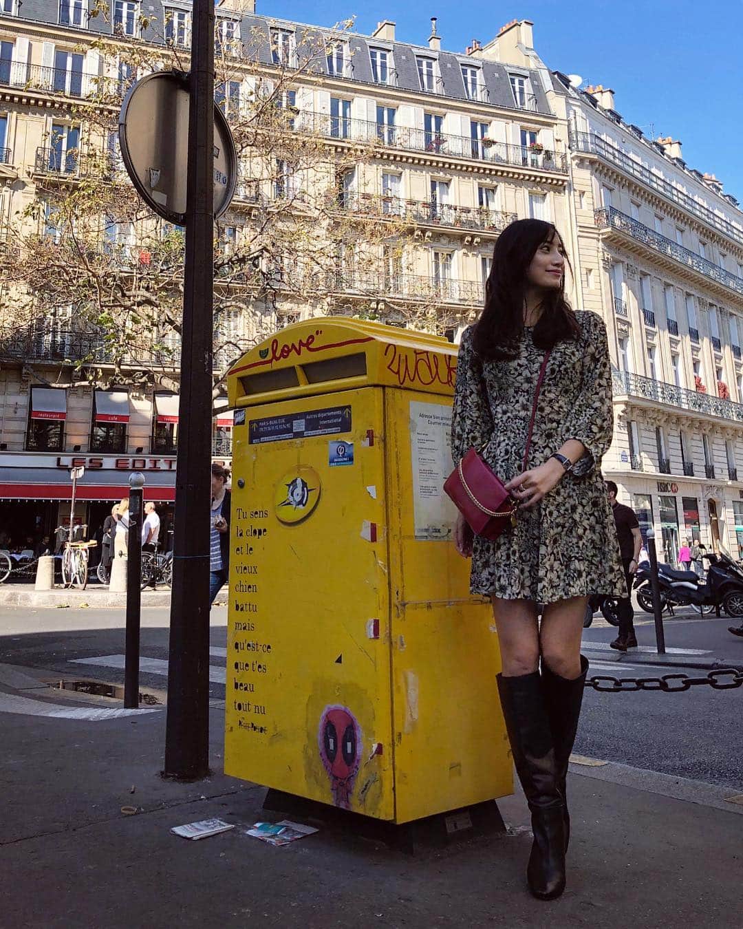 雨宮みずきさんのインスタグラム写真 - (雨宮みずきInstagram)「． 今年初ブーツ👢✨ パリの街並み 💐 2泊目のエントランス🚪 ポストはイエロー📮💛 ． one-piece▷#zara#ザラ boots▷#mango#マンゴー bag▷#givanchy#ジバンシー ． ブーツはパリの @mango で購入❤️ 本当はニーハイブーツがいいんだけど いい形になかなか出会えないな〜🙄💭 ． #Paris #パリ #France #フランス #街並み #お洒落カフェ  #パリ旅行 #パリ旅 #フランス旅行 #フランス #旅行コーデ #セーヌ川 #女子旅 #ザラコーデ #ザラジョ #ファッション #タビジョ #旅行好き #instatravel #instatrip #instaparis #ootdfashion #fashiontrends #bootshoes」10月11日 22時23分 - ammymzk0926