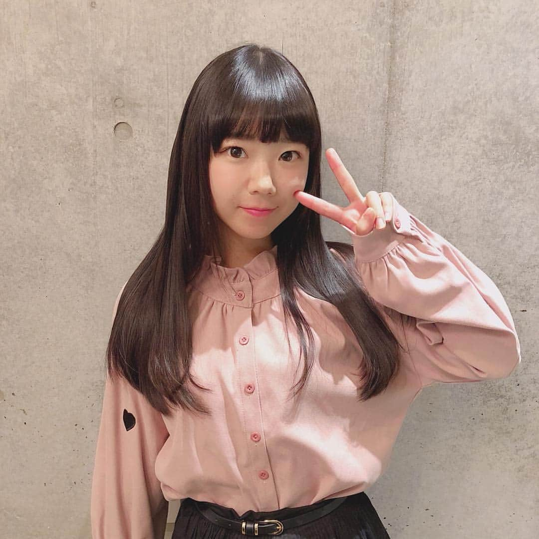 長澤茉里奈さんのインスタグラム写真 - (長澤茉里奈Instagram)「アフィーロで髪の毛メンテナンス 14のバースデーイベントではさらさらとぅるんのまりに会えるはずっ！❤️❤️ #アフィーロ のトリートメントは最強なので女子まりなーずも行ってみてほしいなぁ(*≧艸≦)❤️ お洋服は #17kg 👚だお！ きゃわきゃわ〜 #アフィーロ #achfilo #渋谷」10月11日 23時34分 - marinanagasawa1008