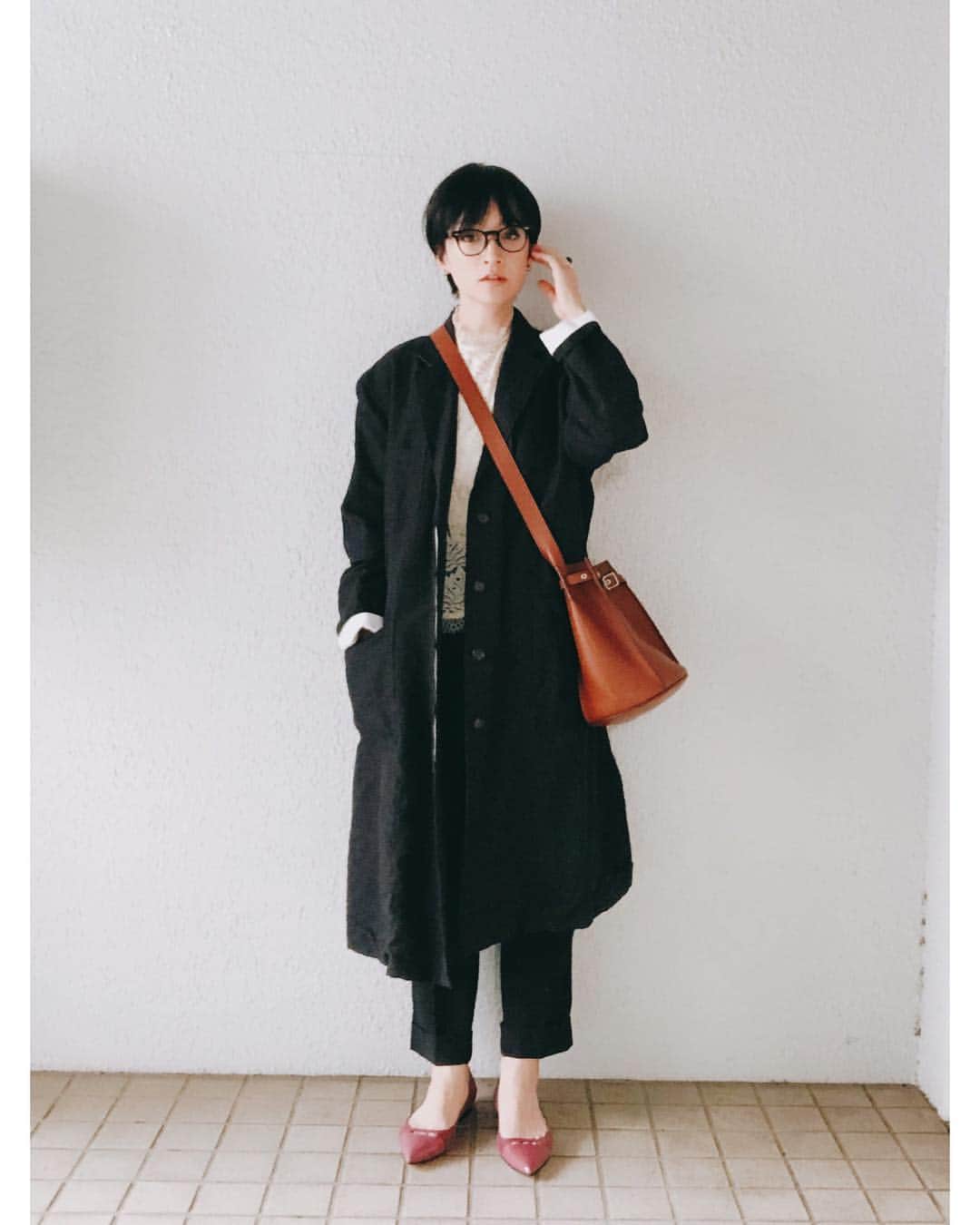 高山都さんのインスタグラム写真 - (高山都Instagram)「昨日は @ayame_id の路面店オープンのレセプションへ👓 おめでとう♡ 少しずつ集めてるワタシのメガネやサングラス、ayame率高し。 このモデルは #高山都の美食姿展 でも置かせてもらっています。 足元は久々に @pellico_japan のパンプスを。 今朝のROSSOの企画のディレクションチームと1年前に、この時はpellicoでご一緒したのが懐かしくなって履いてみた。 ずーっとアイコンにしていた、とても気に入っている写真。 #都ふく」10月11日 15時17分 - miyare38