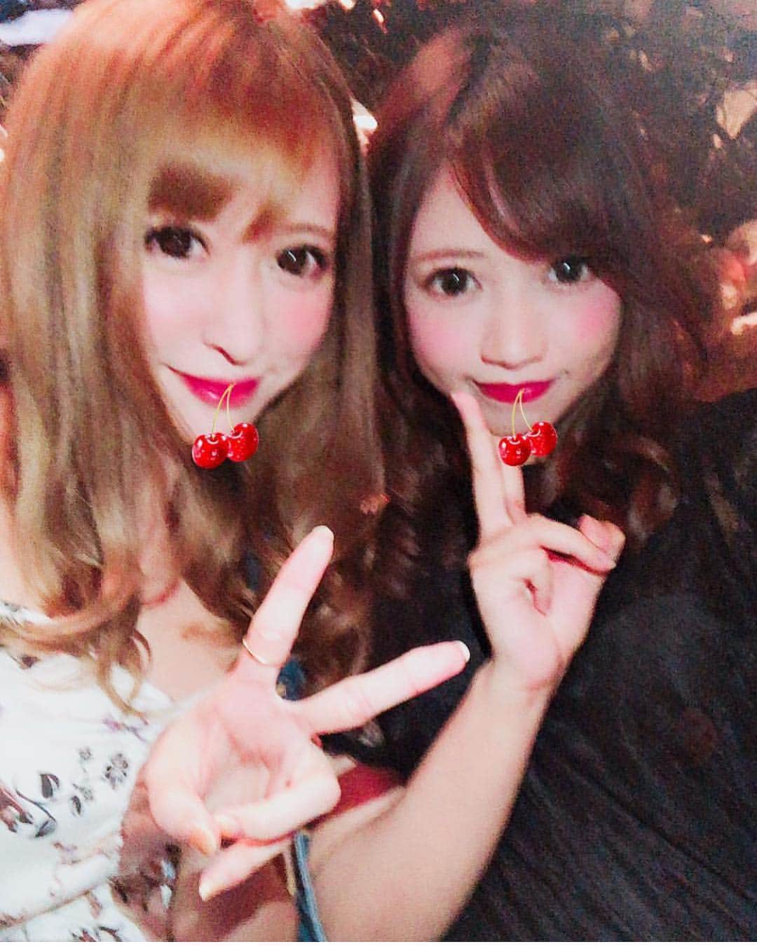天音かりんのインスタグラム：「みうちゃまと久しぶりに飲んだ🤩💖 楽しかったンゴ✩°｡⋆⸜(* ॑꒳ ॑* )⸝ #selfie #instagood #followmeplease #東京 #新宿 #歌舞伎町 #六本木 #西麻布 #キャバ嬢 #二日酔い #酒鬱」