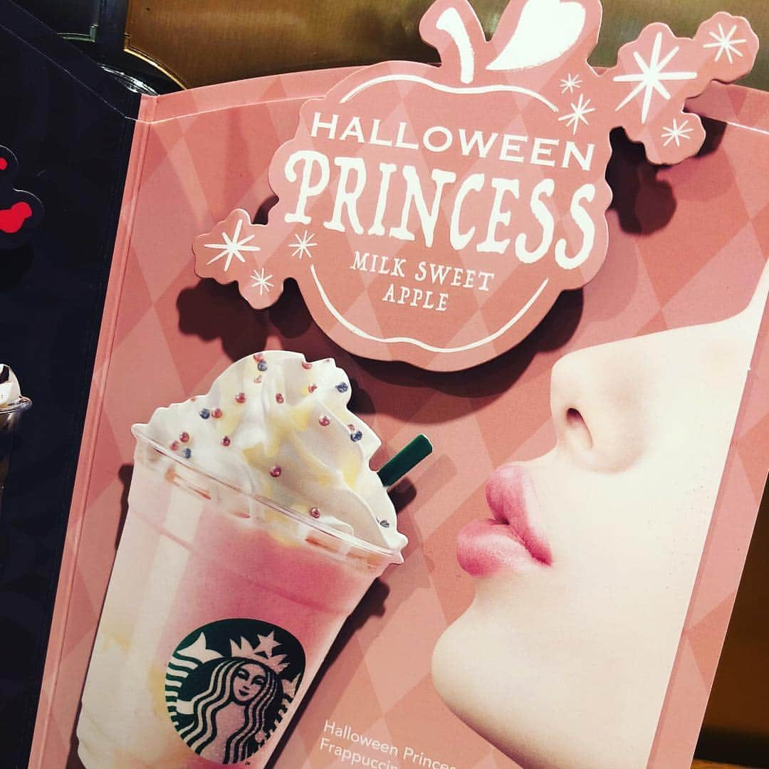 清水あすかさんのインスタグラム写真 - (清水あすかInstagram)「#halloweenprincess  #starbucks #love #ネーミング #合格 でも #ソイラテ #専門 なので、 なかなかチャレンジできない！ww」10月11日 17時14分 - asukahime1015