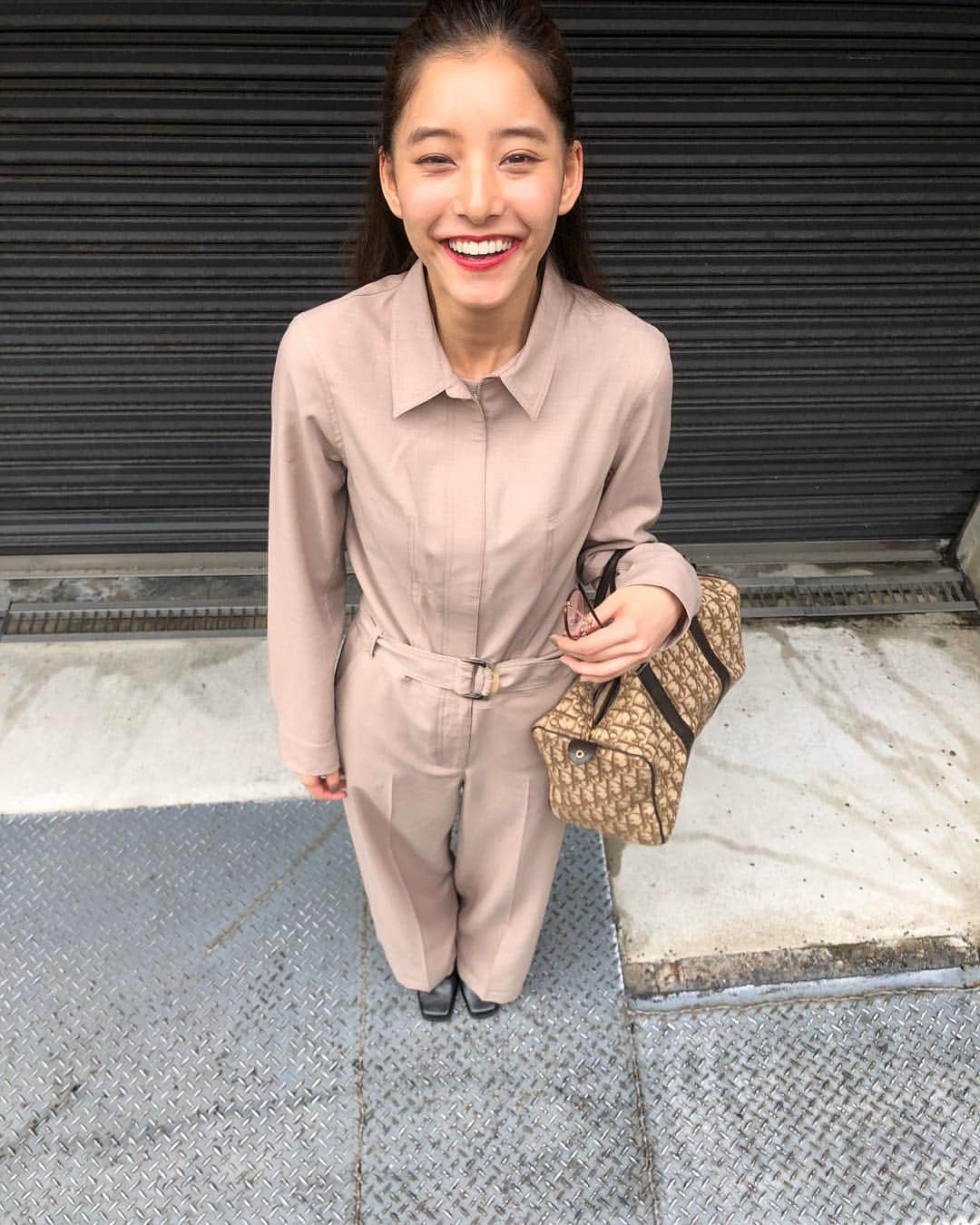 新木優子さんのインスタグラム写真 - (新木優子Instagram)「そして写真上から撮ってくれがちなカメラマン📷神戸さん @kanbepouty 😆‼︎ 本当に面白くて、いつも自然な笑顔が出てしまいます😆」10月11日 17時24分 - yuuuuukko_