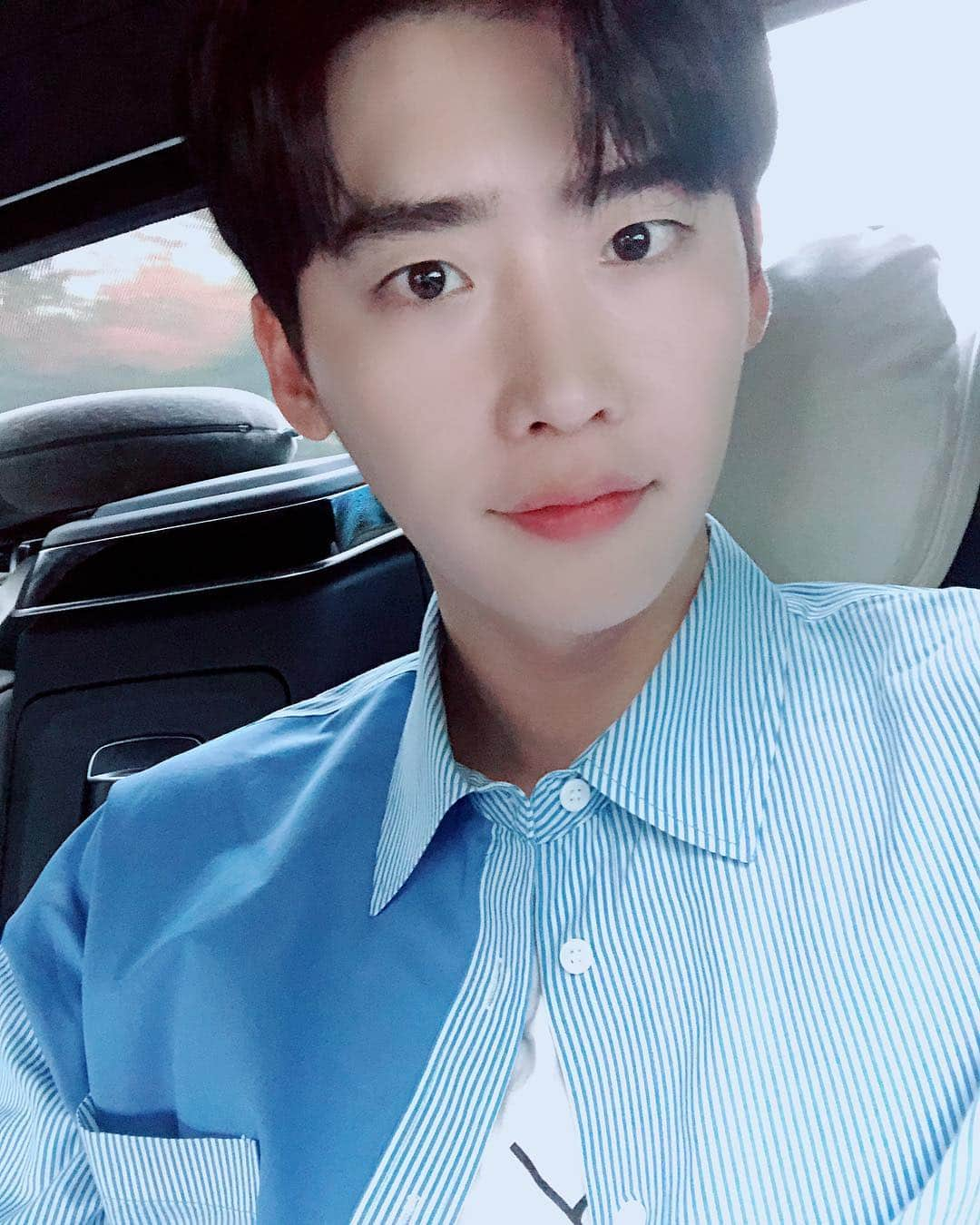 イ・ジョンソクさんのインスタグラム写真 - (イ・ジョンソクInstagram)「뭐해??😄」10月11日 17時53分 - jongsuk0206